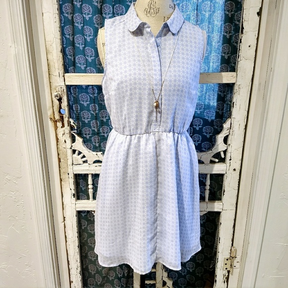 LC Lauren Conrad Dresses & Skirts - Lauren Conrad Light Floral Dress